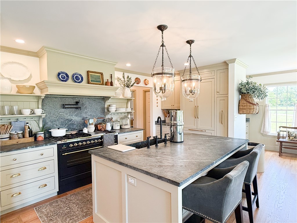 6050 Cross Anchor Road