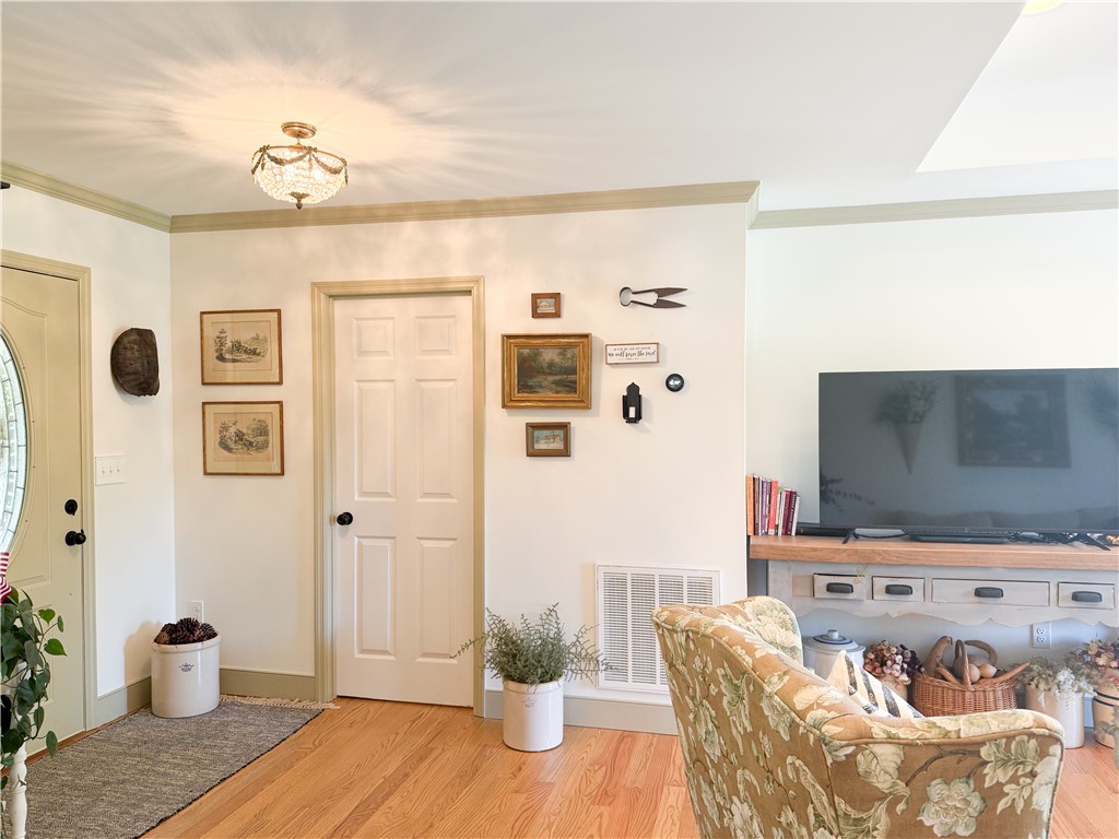 6050 Cross Anchor Road