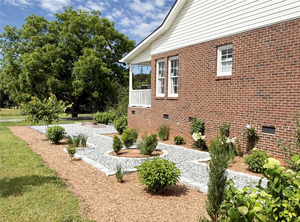 6050 Cross Anchor Road