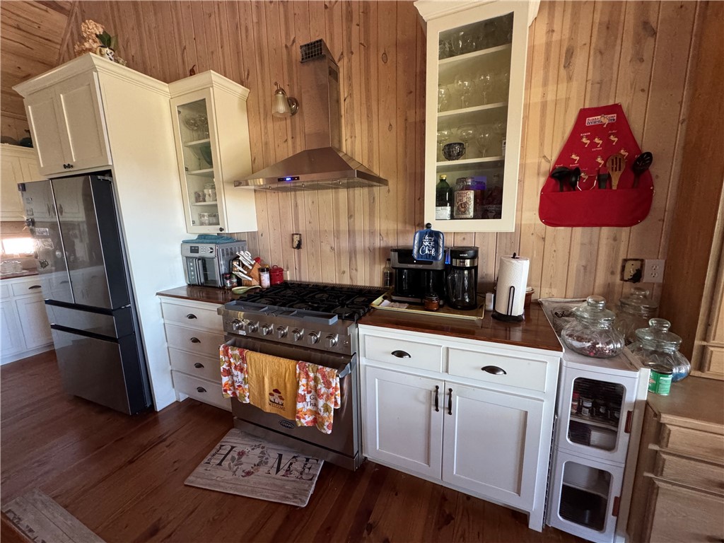 284 River Road