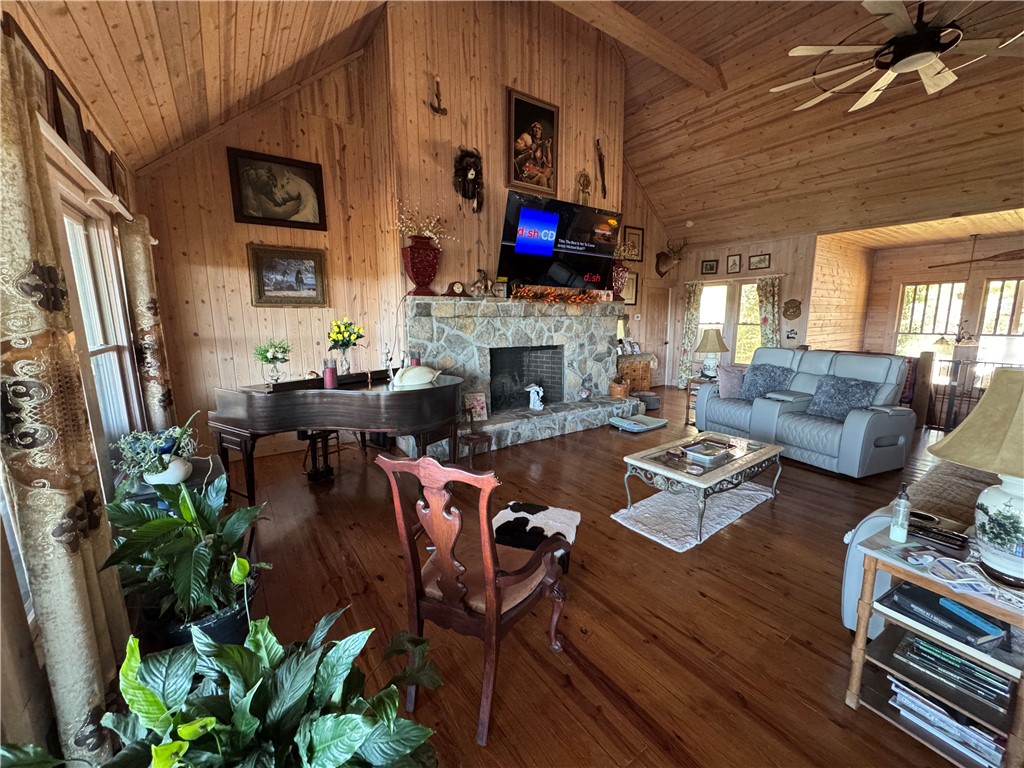 284 River Road
