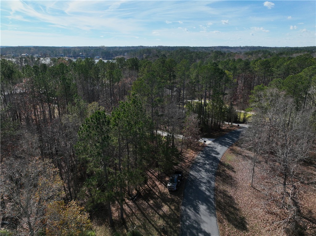 82 E Commodore Drive