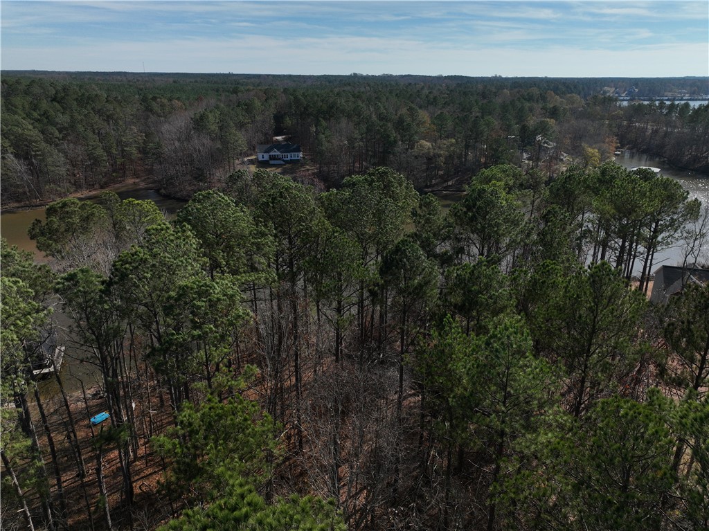 82 E Commodore Drive