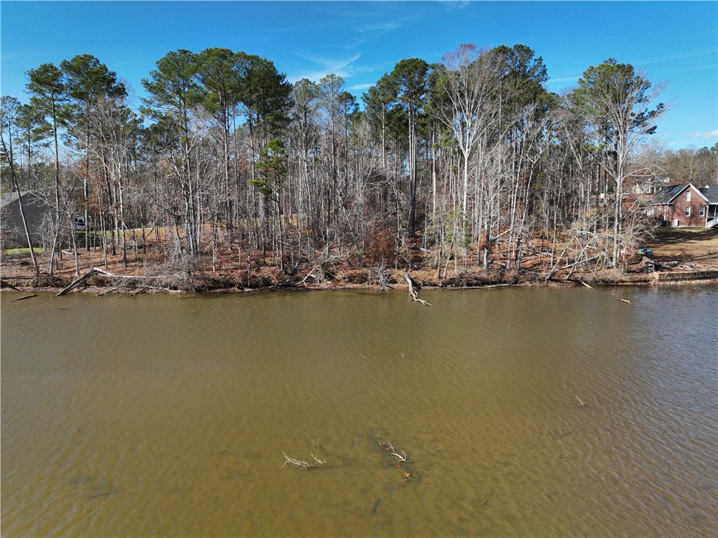 82 E Commodore Drive