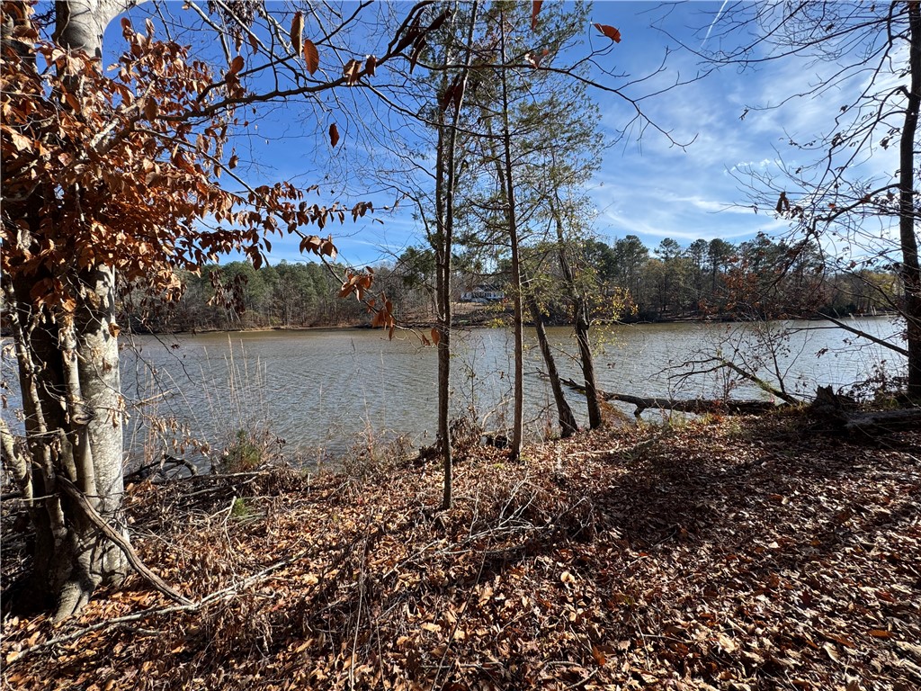 82 E Commodore Drive