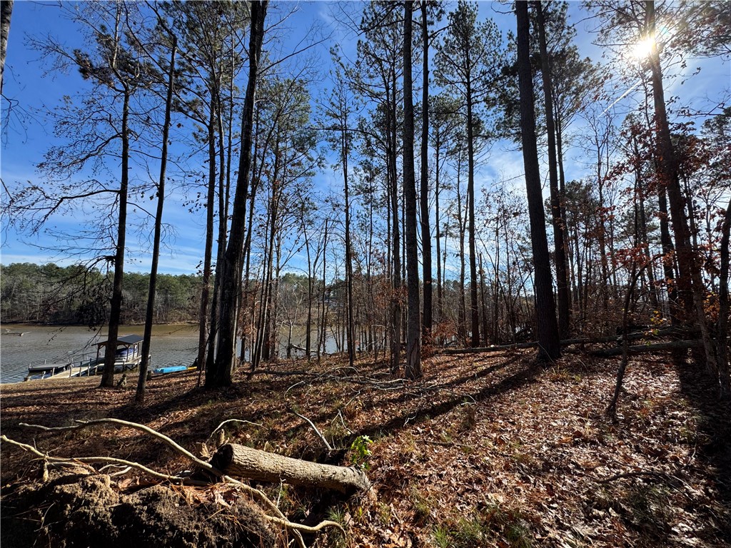 82 E Commodore Drive