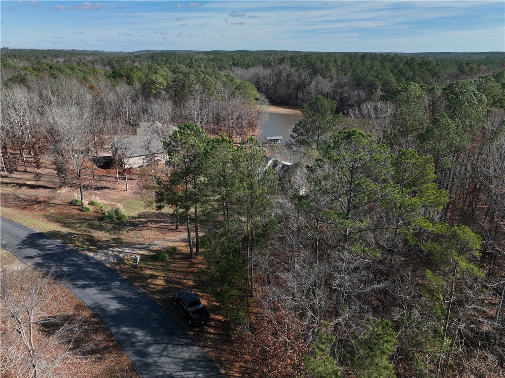 82 E Commodore Drive