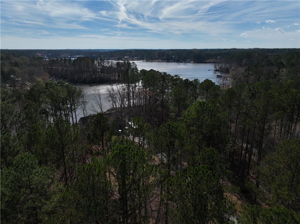 82 E Commodore Drive