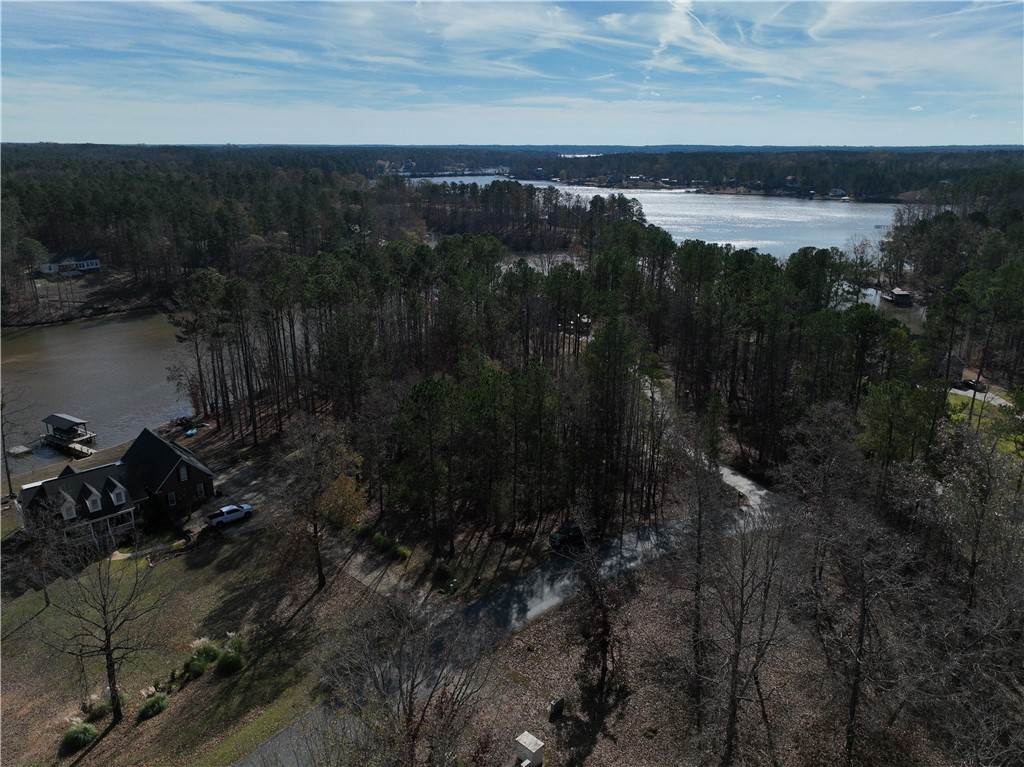 82 E Commodore Drive