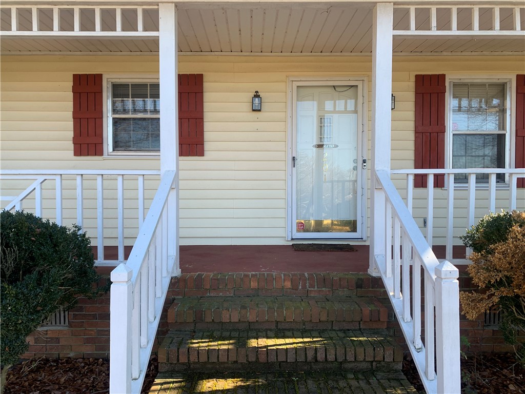 201 Knollwood Drive