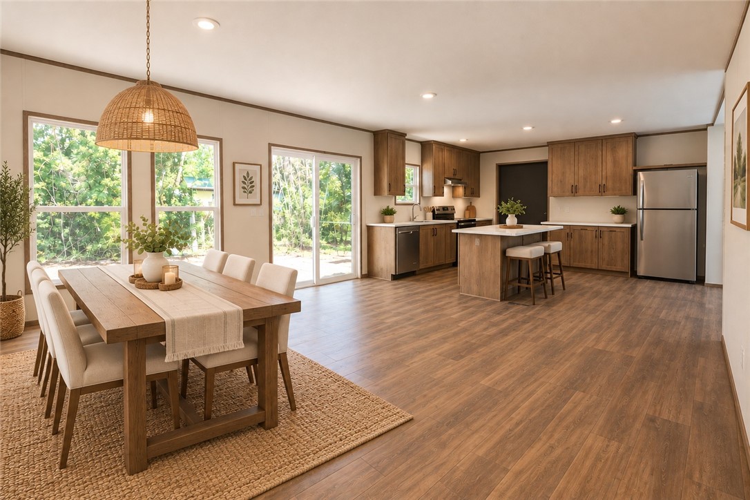 10 Lakeside Drive
