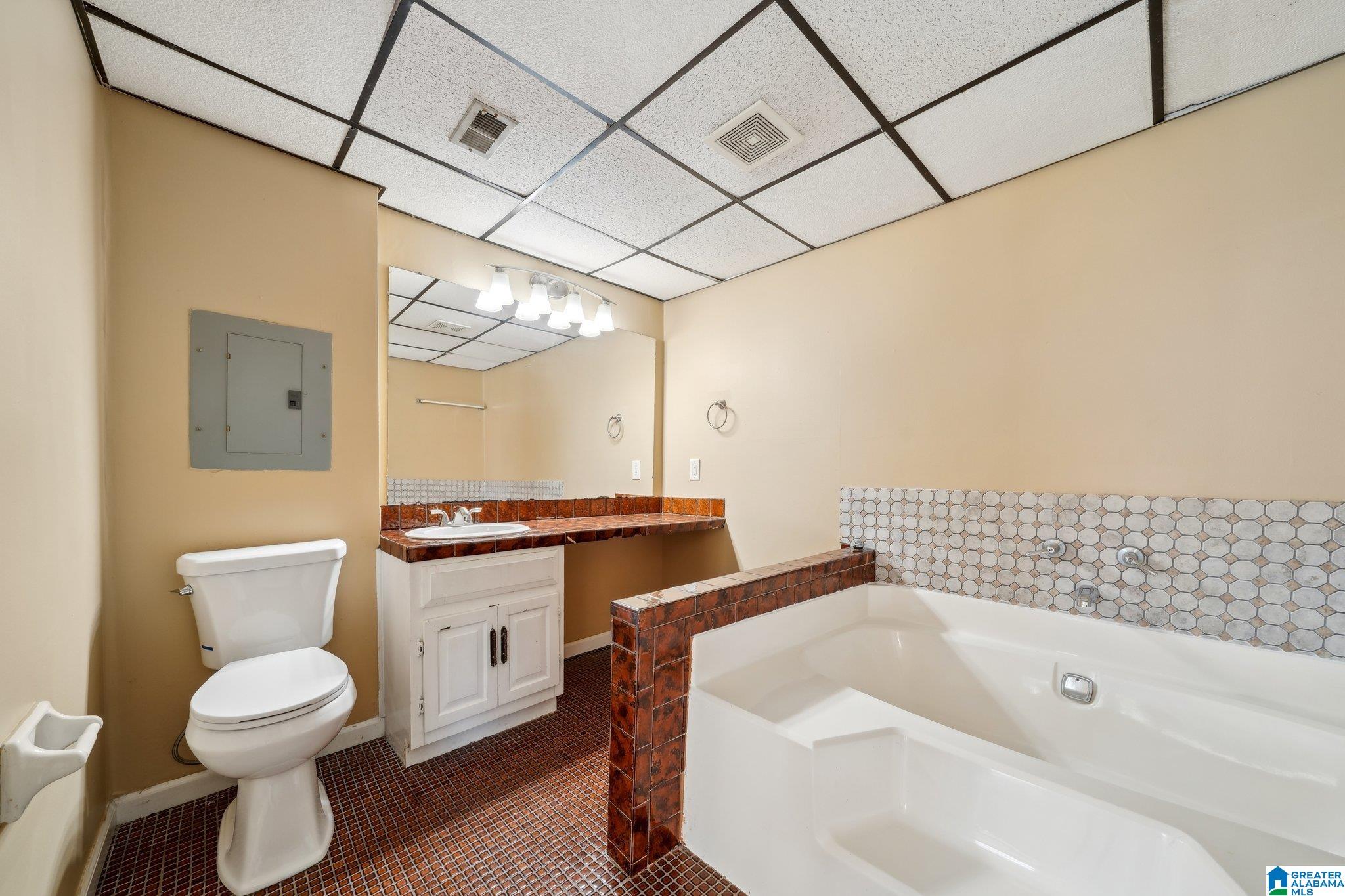 649 ROEBUCK CIRCLE
