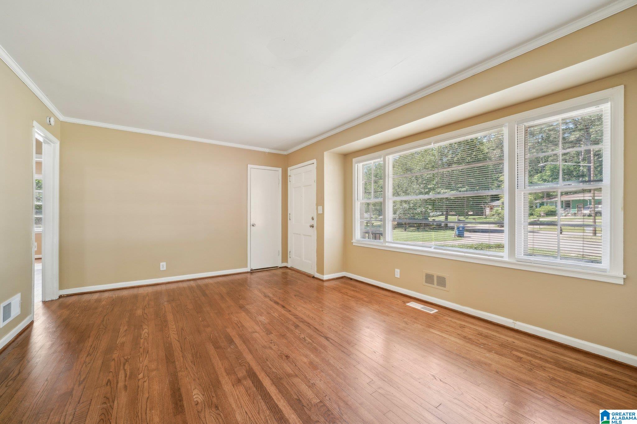 649 ROEBUCK CIRCLE