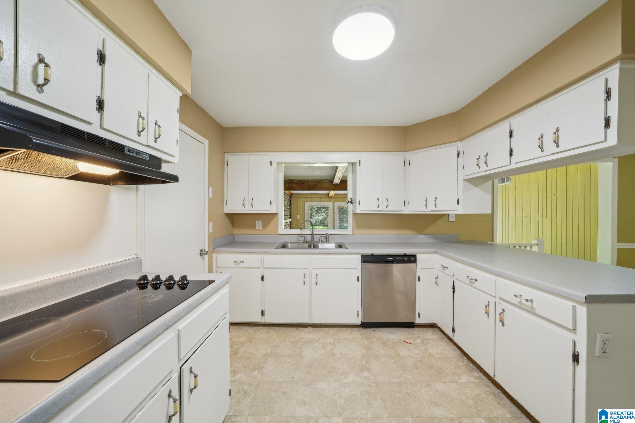 649 ROEBUCK CIRCLE