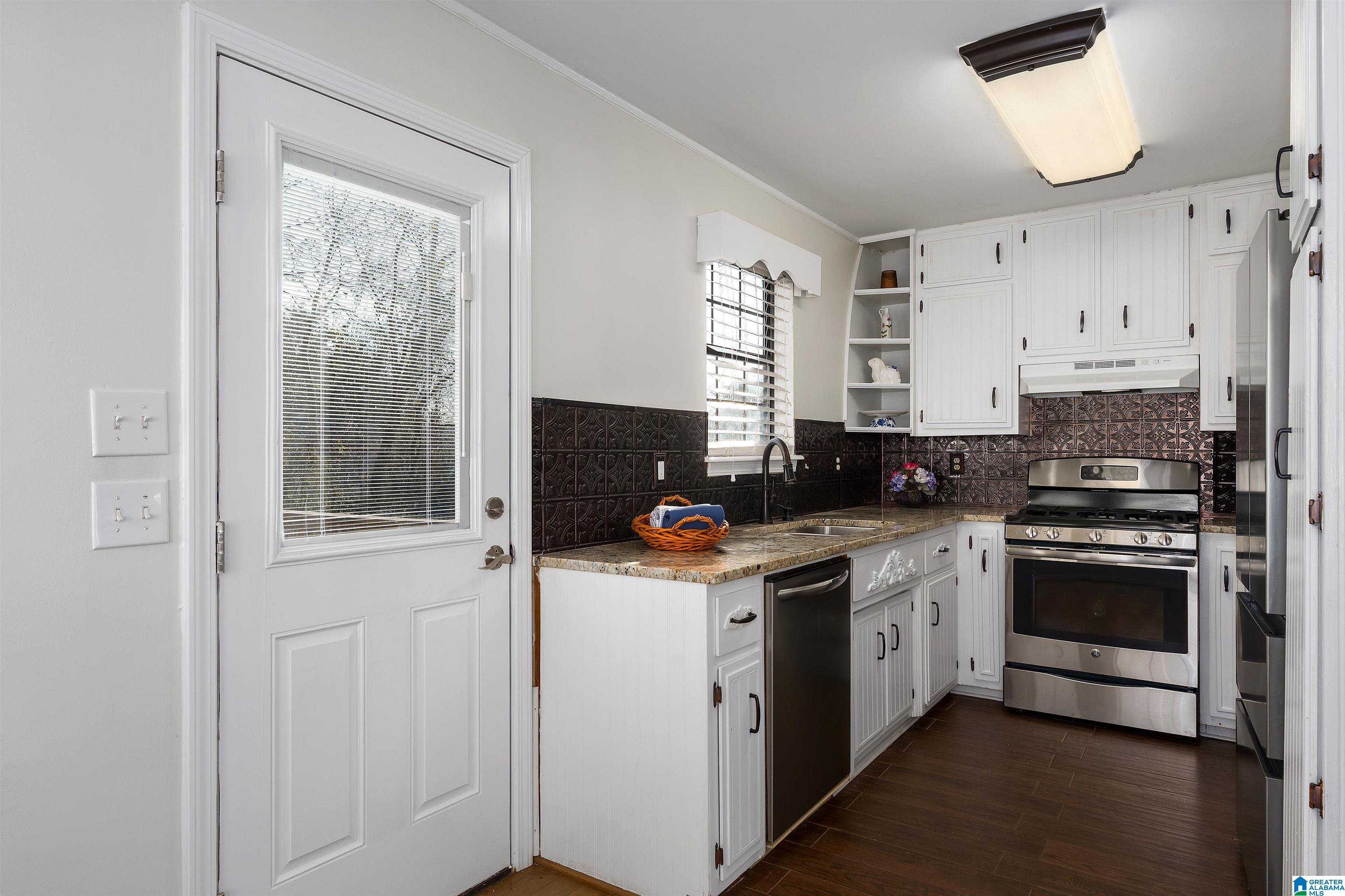 8401 LANEWOOD CIRCLE