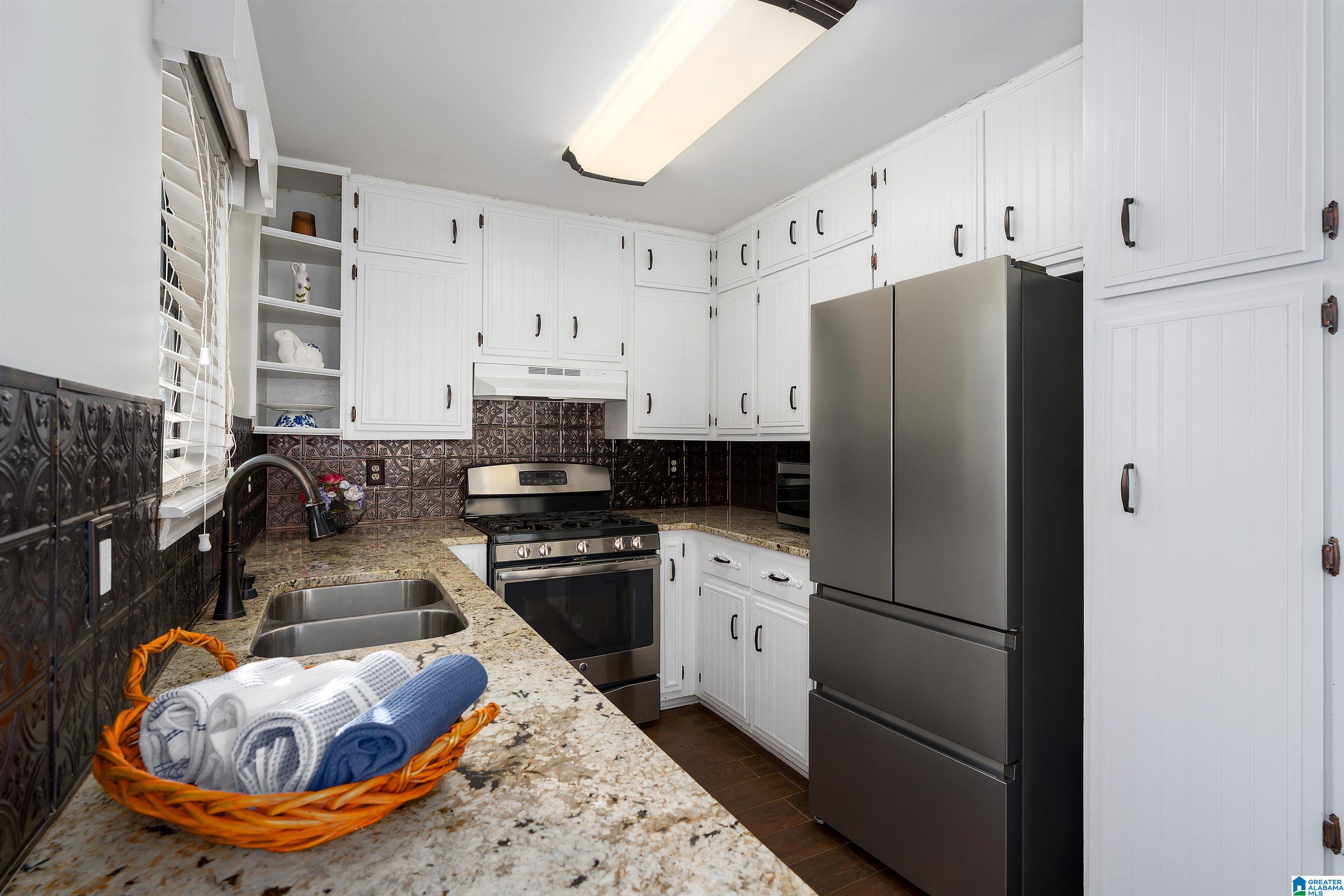 8401 LANEWOOD CIRCLE