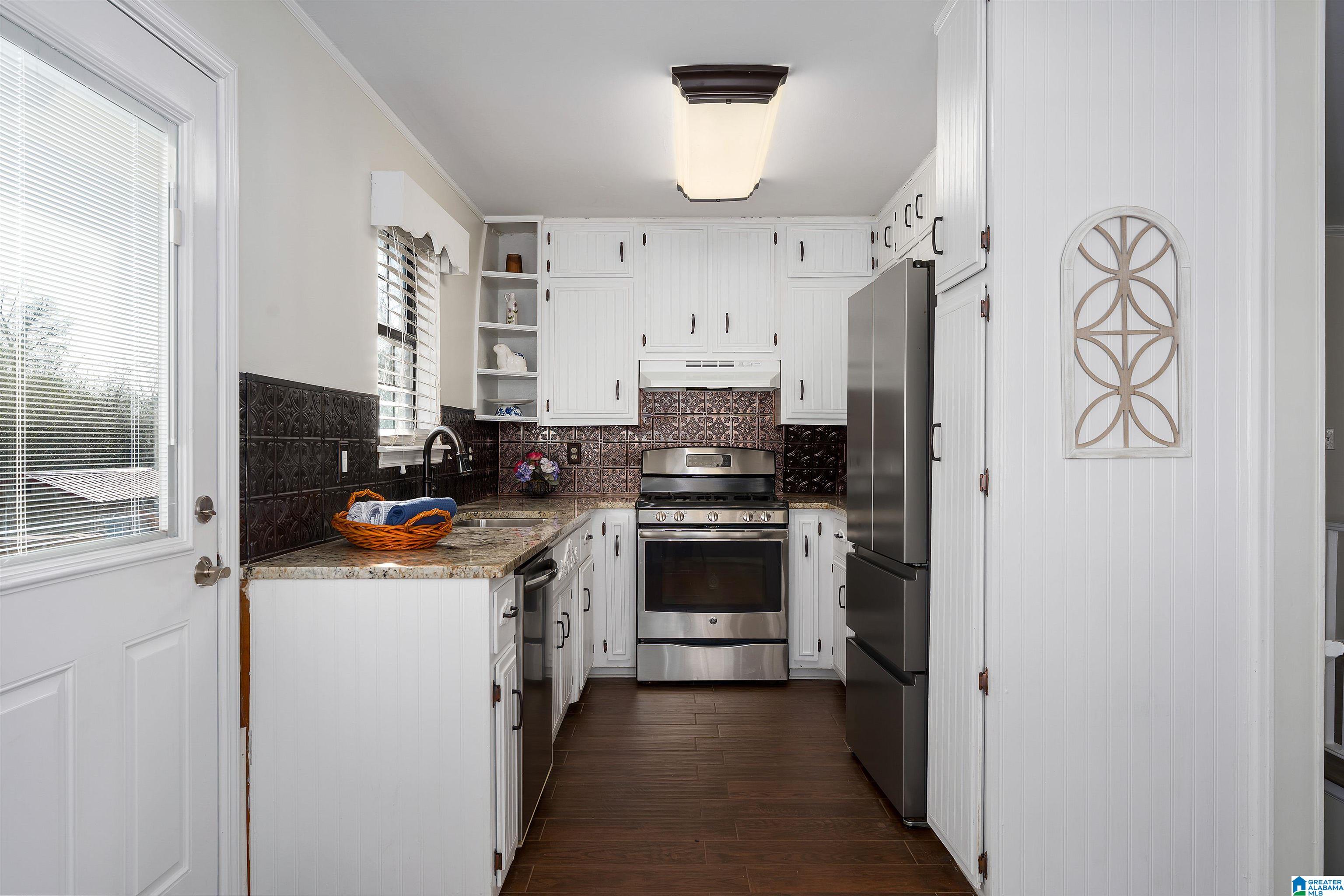 8401 LANEWOOD CIRCLE