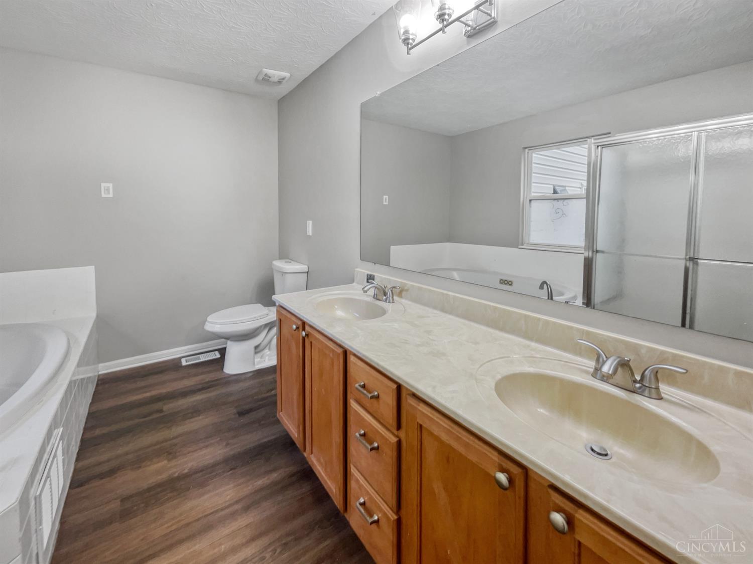 1194 E Glen Echo Lane