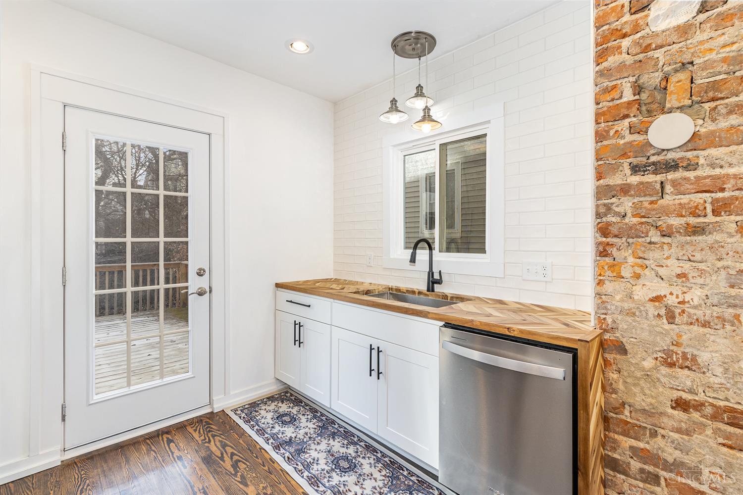 3476 Woodburn Avenue