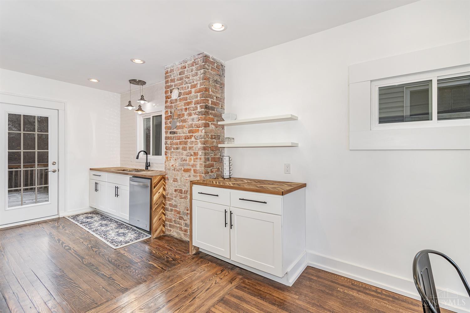 3476 Woodburn Avenue