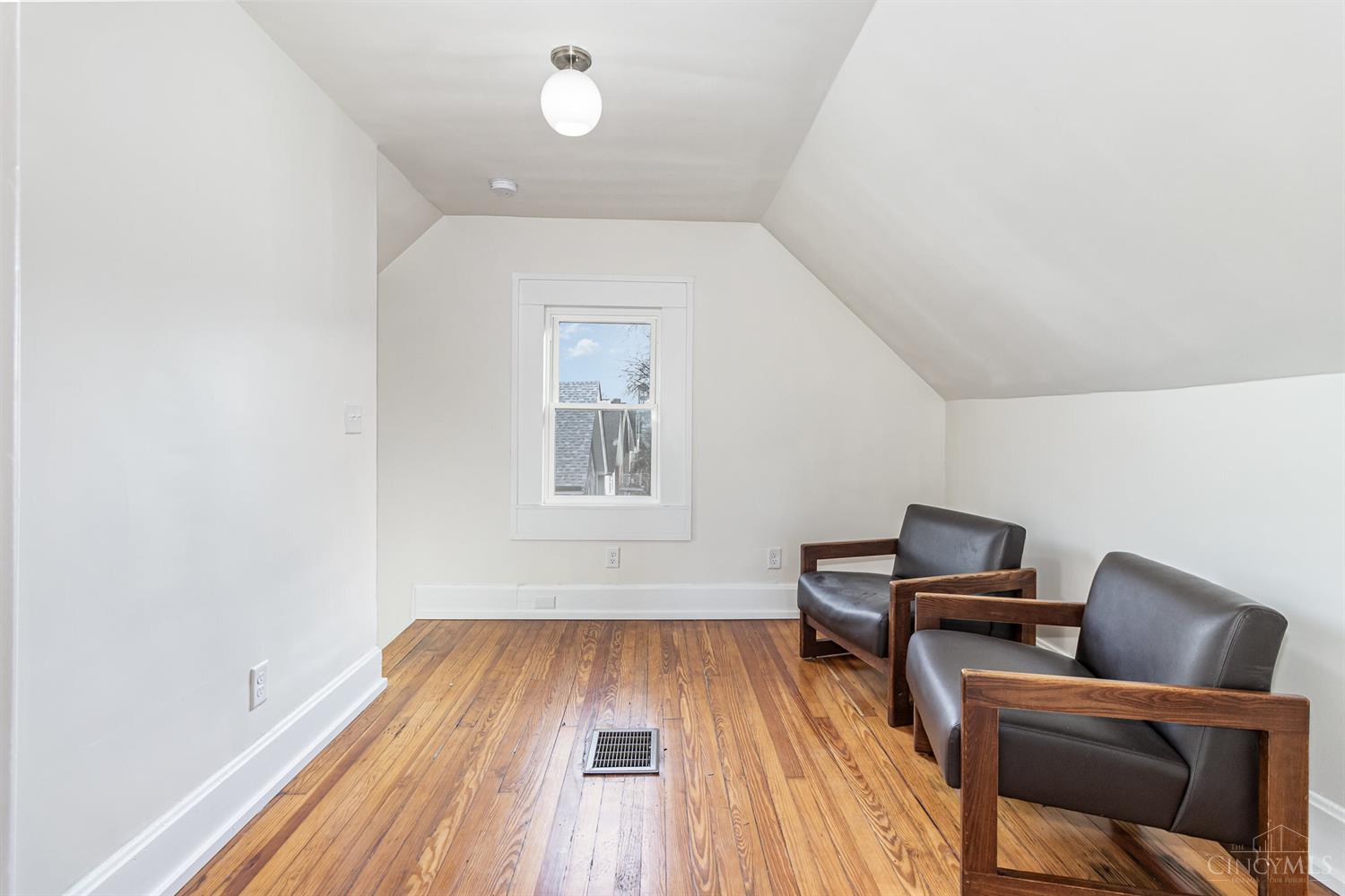 3476 Woodburn Avenue