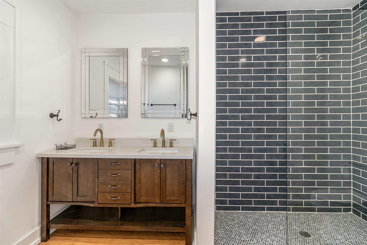 3476 Woodburn Avenue