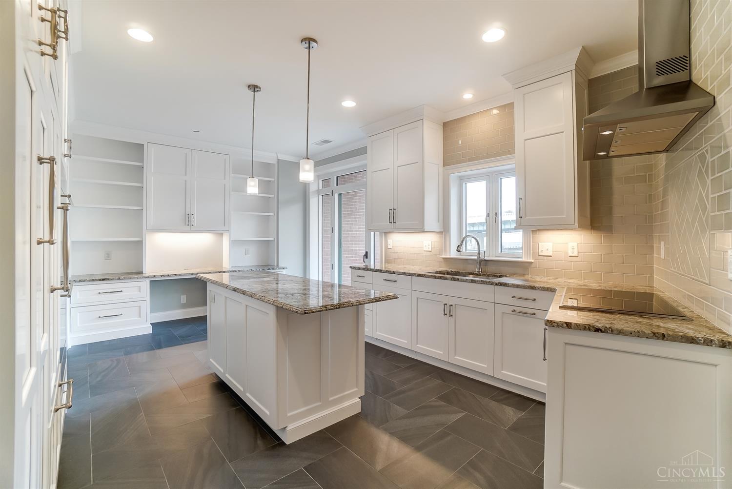 900 Adams Crossing 6400