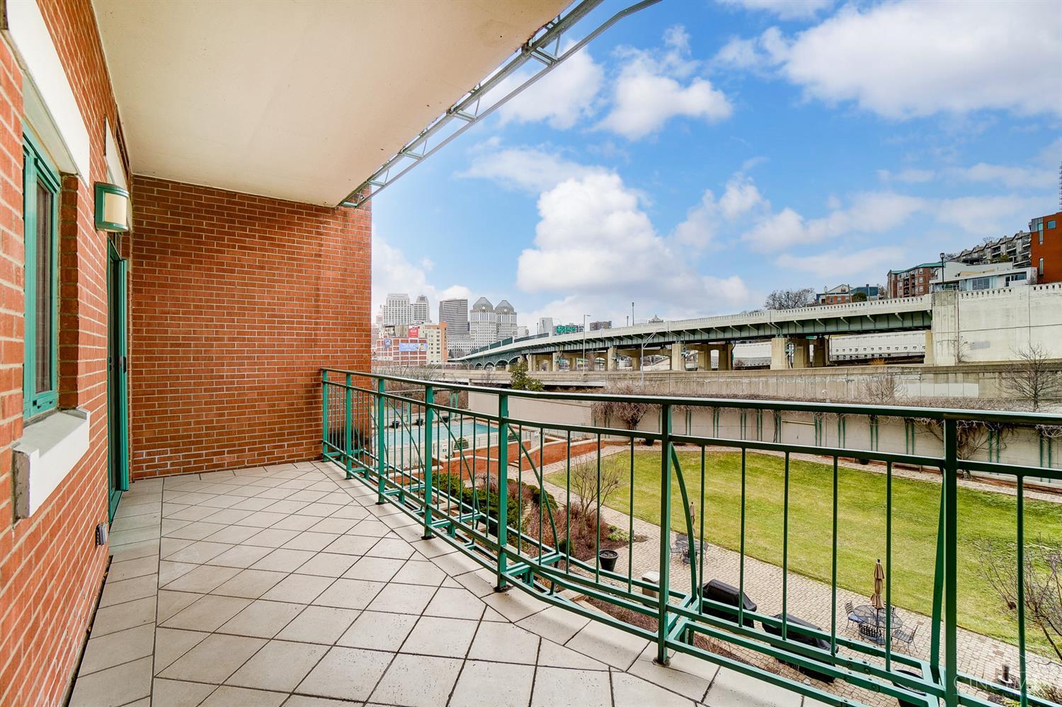 900 Adams Crossing 6400