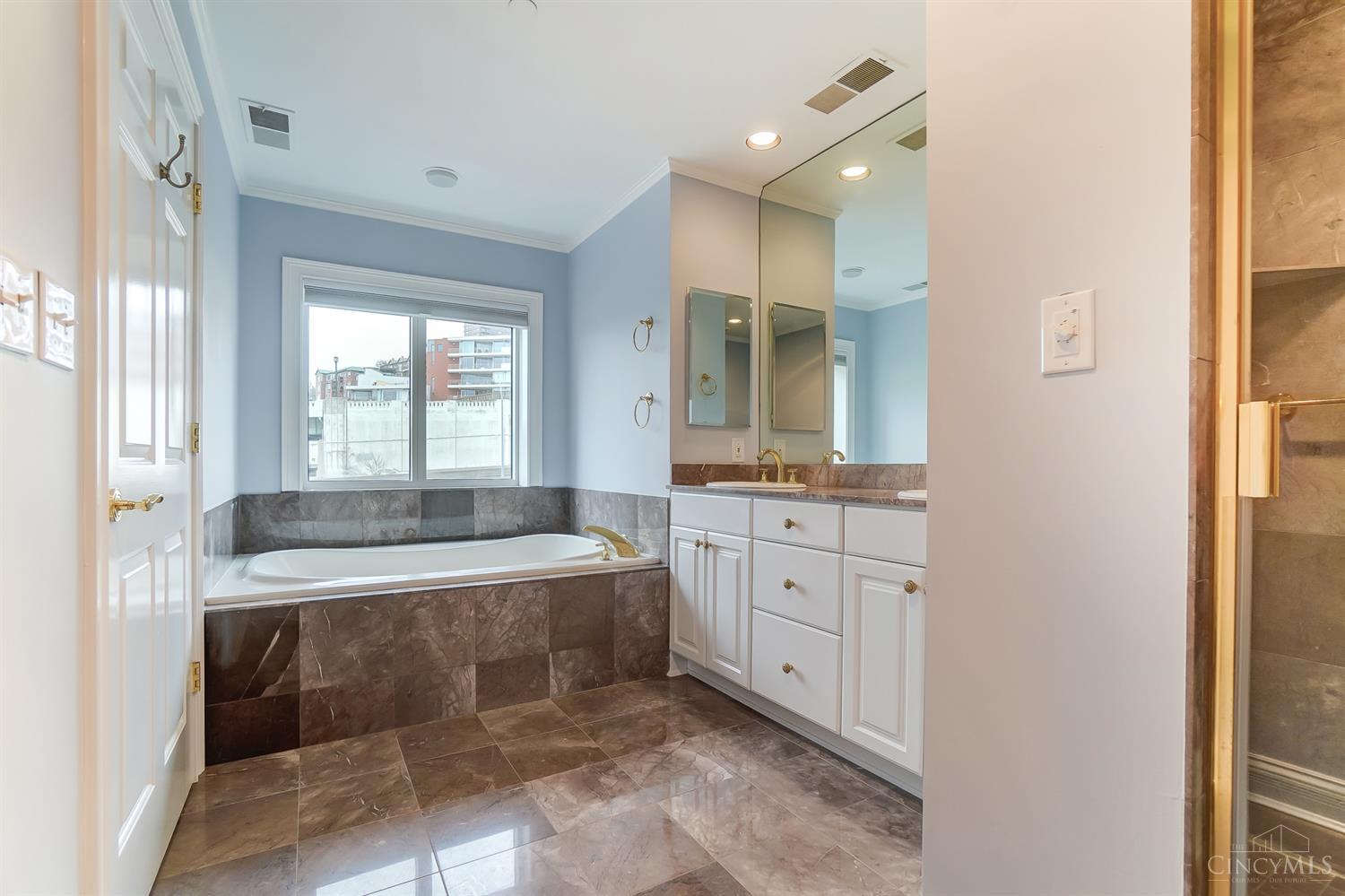 900 Adams Crossing 6400