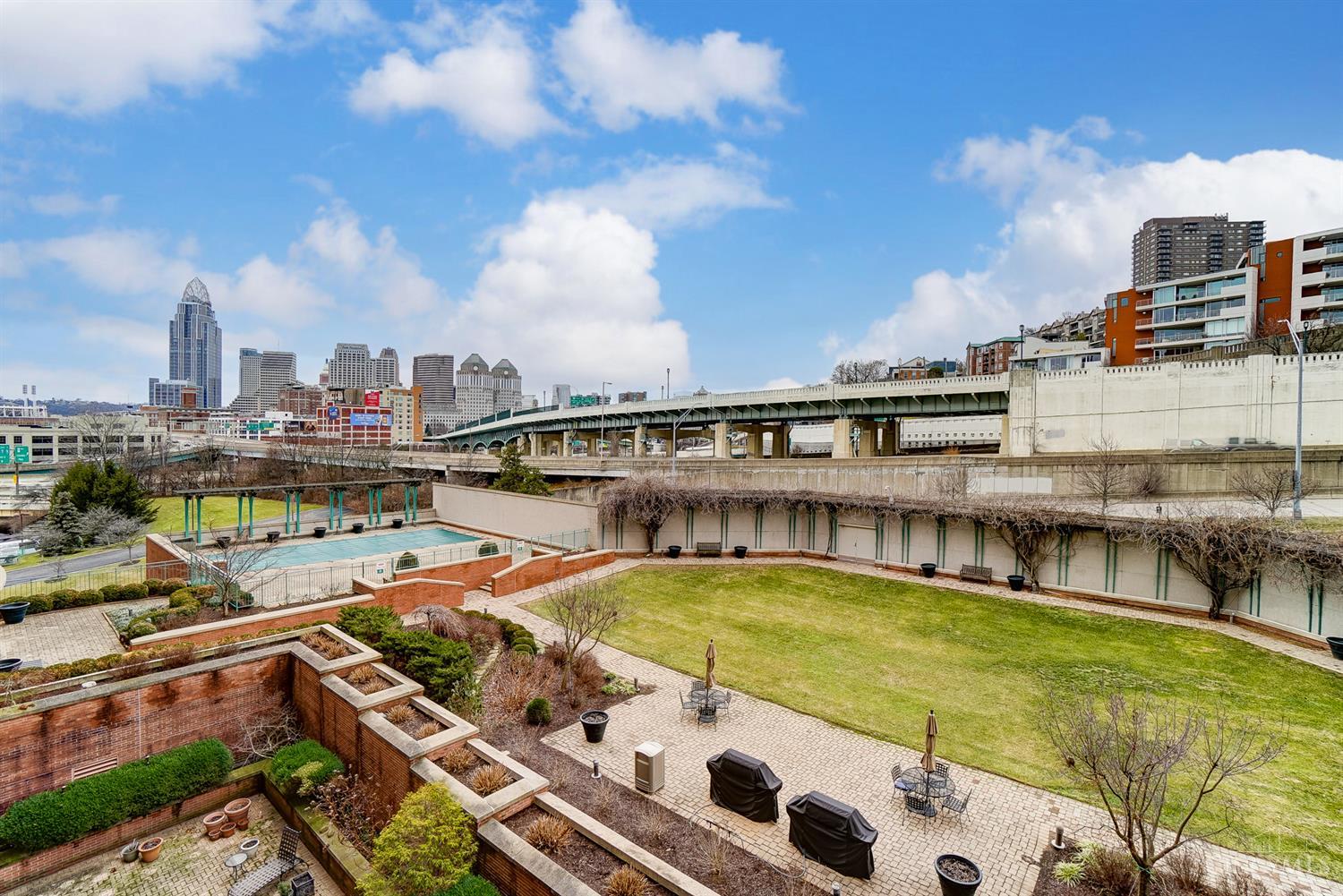 900 Adams Crossing 6400