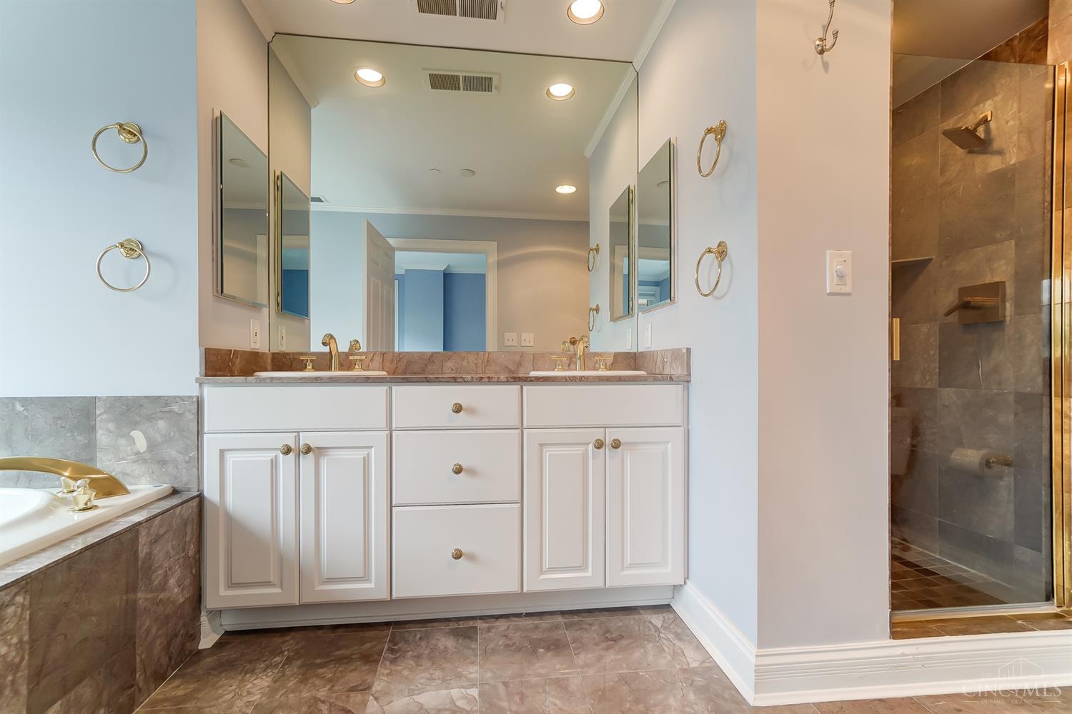 900 Adams Crossing 6400