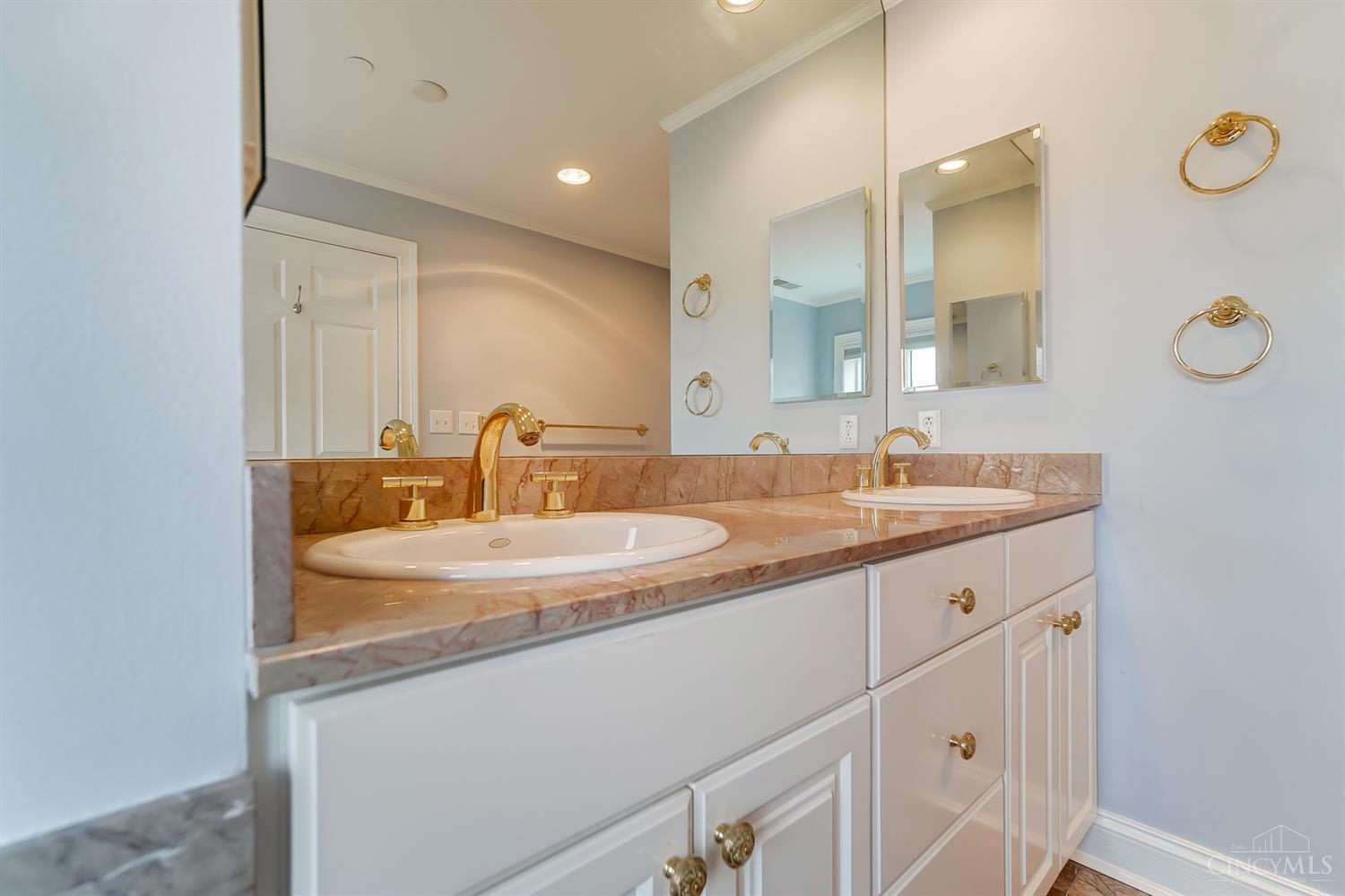 900 Adams Crossing 6400