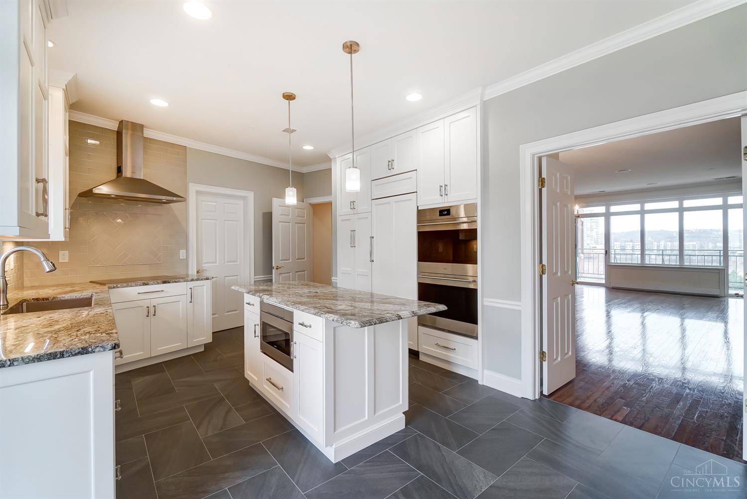 900 Adams Crossing 6400