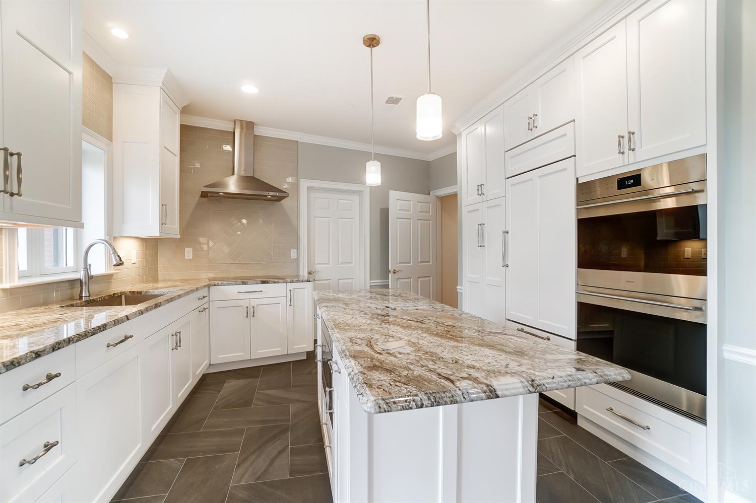 900 Adams Crossing 6400