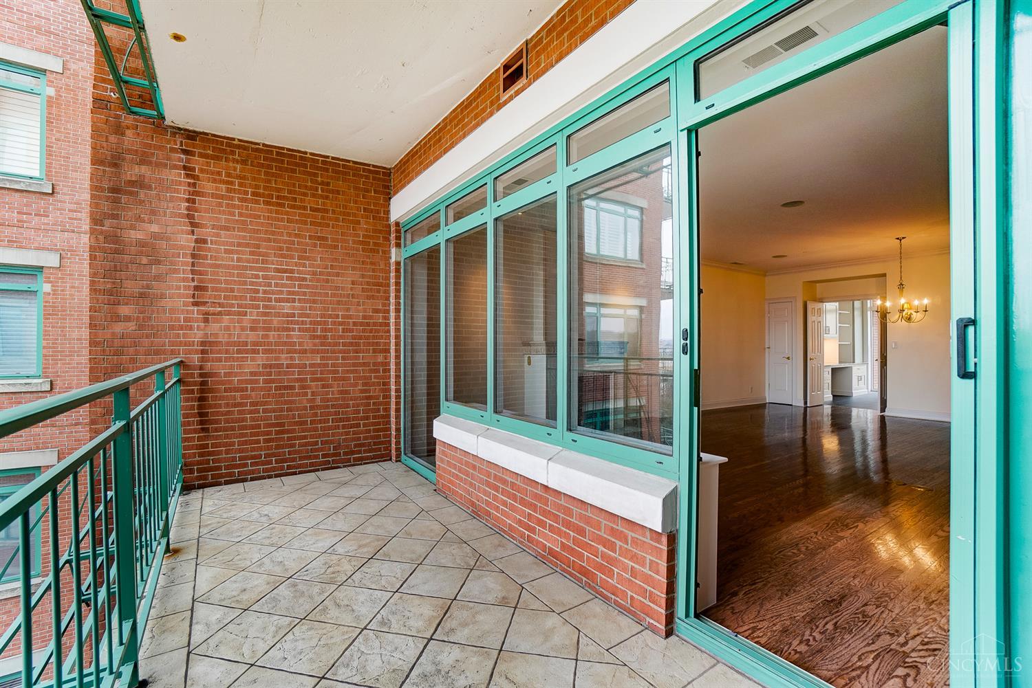 900 Adams Crossing 6400