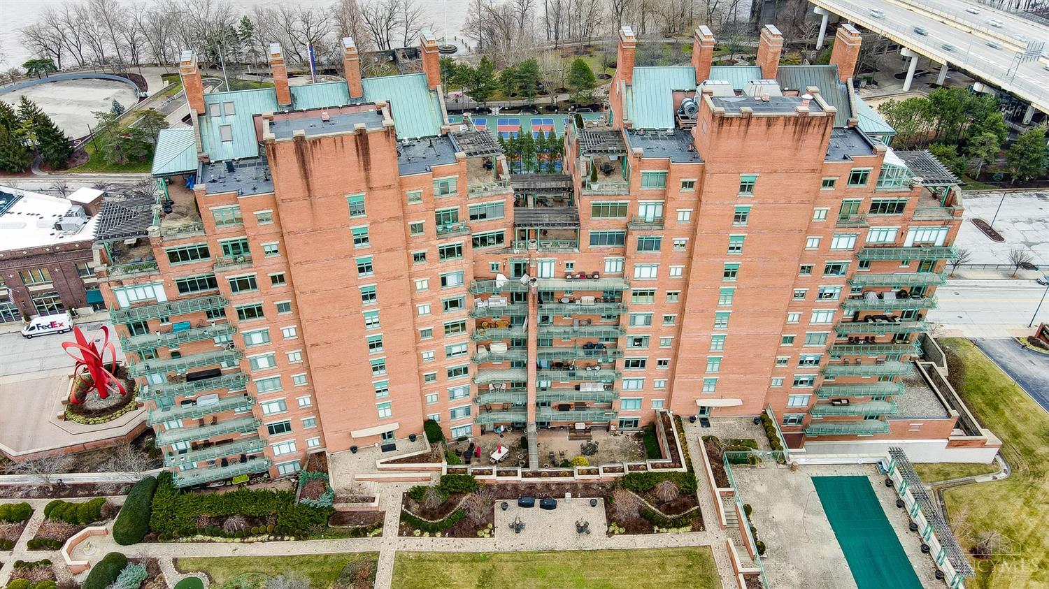 900 Adams Crossing 6400