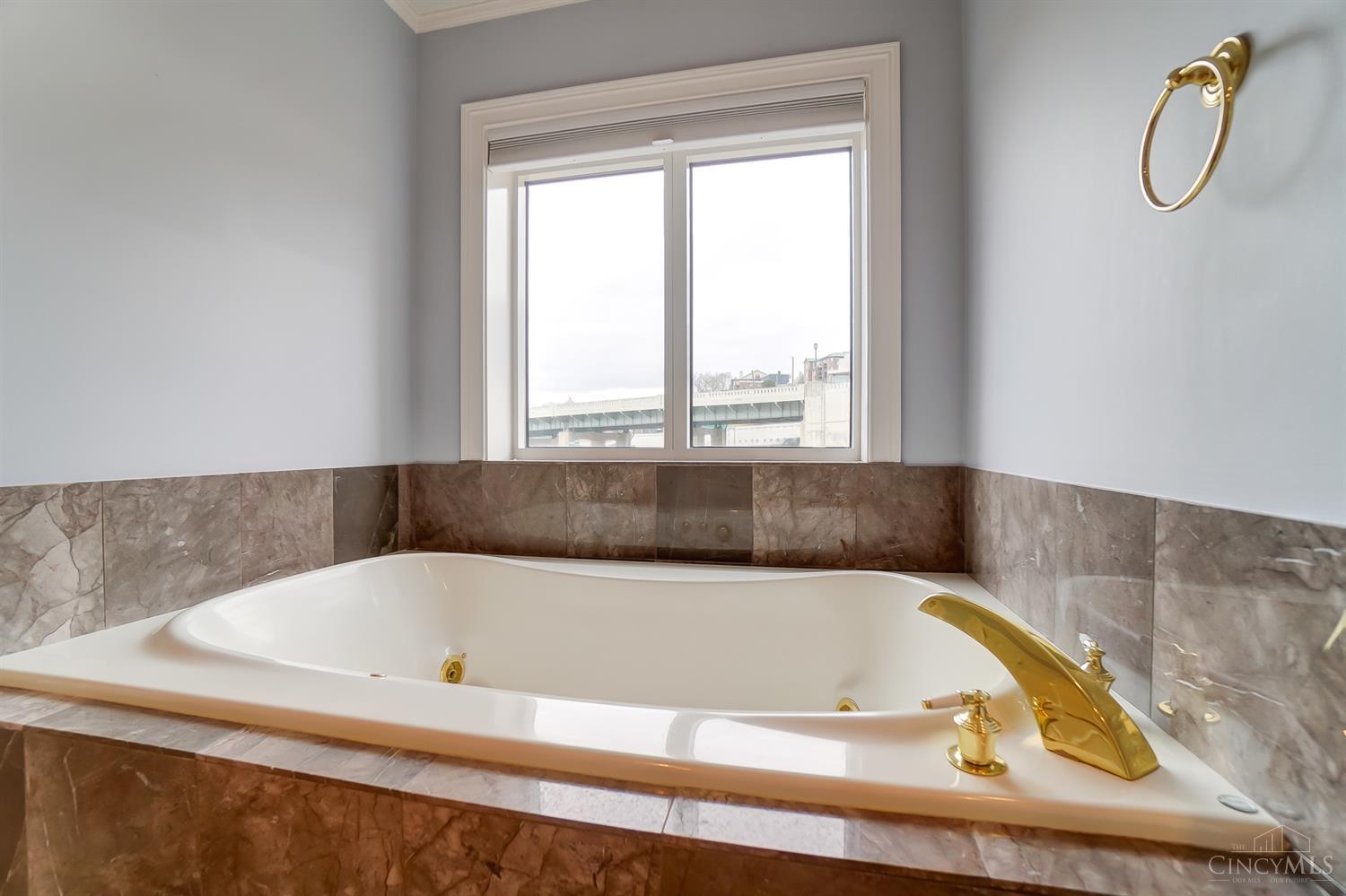 900 Adams Crossing 6400