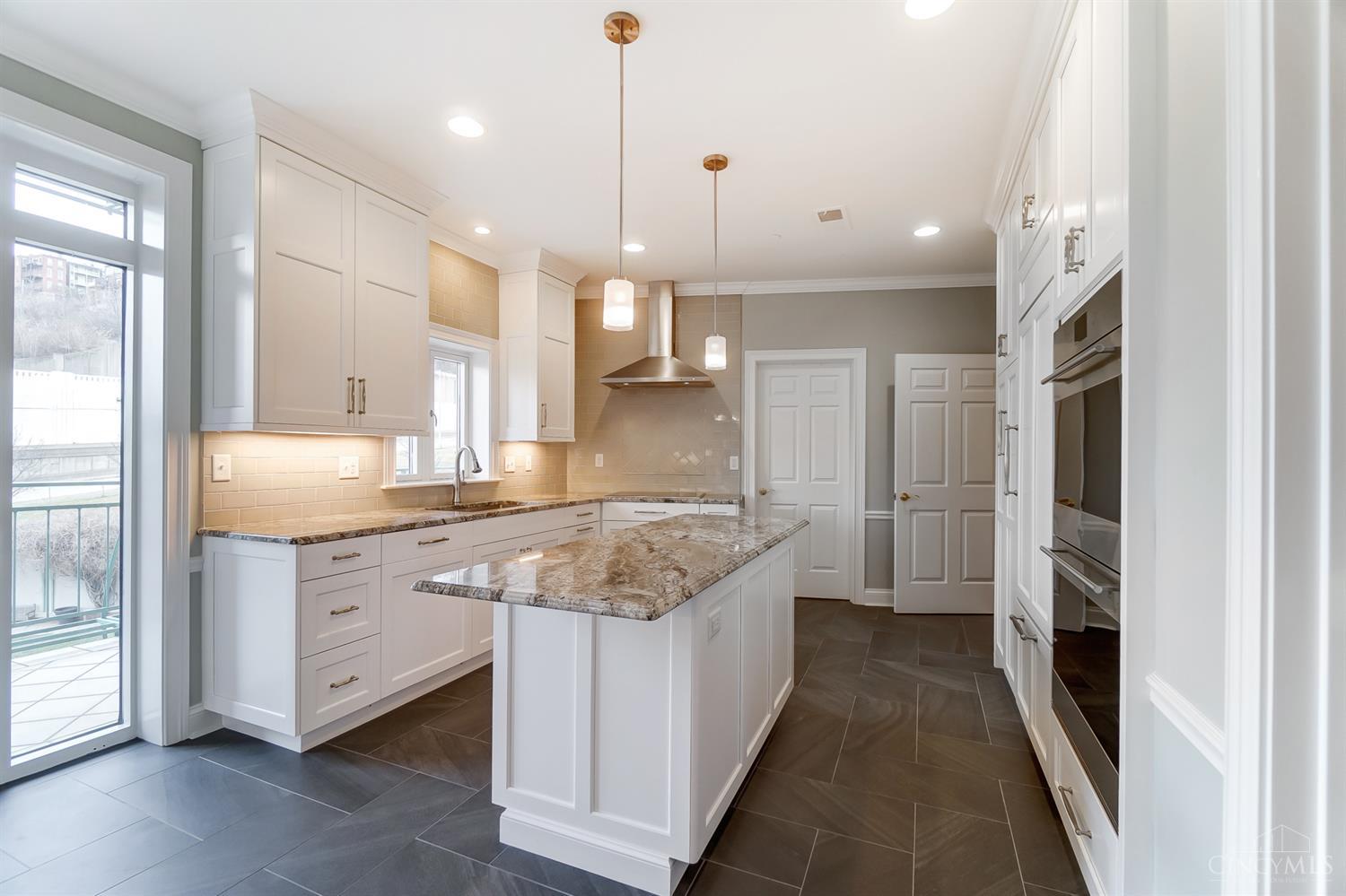 900 Adams Crossing 6400