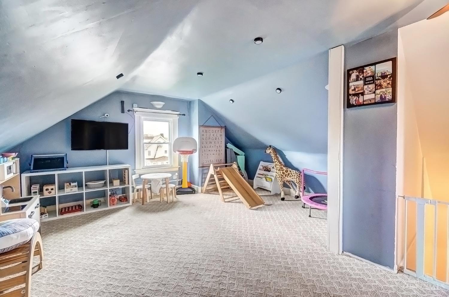 2437 Kenilworth Avenue