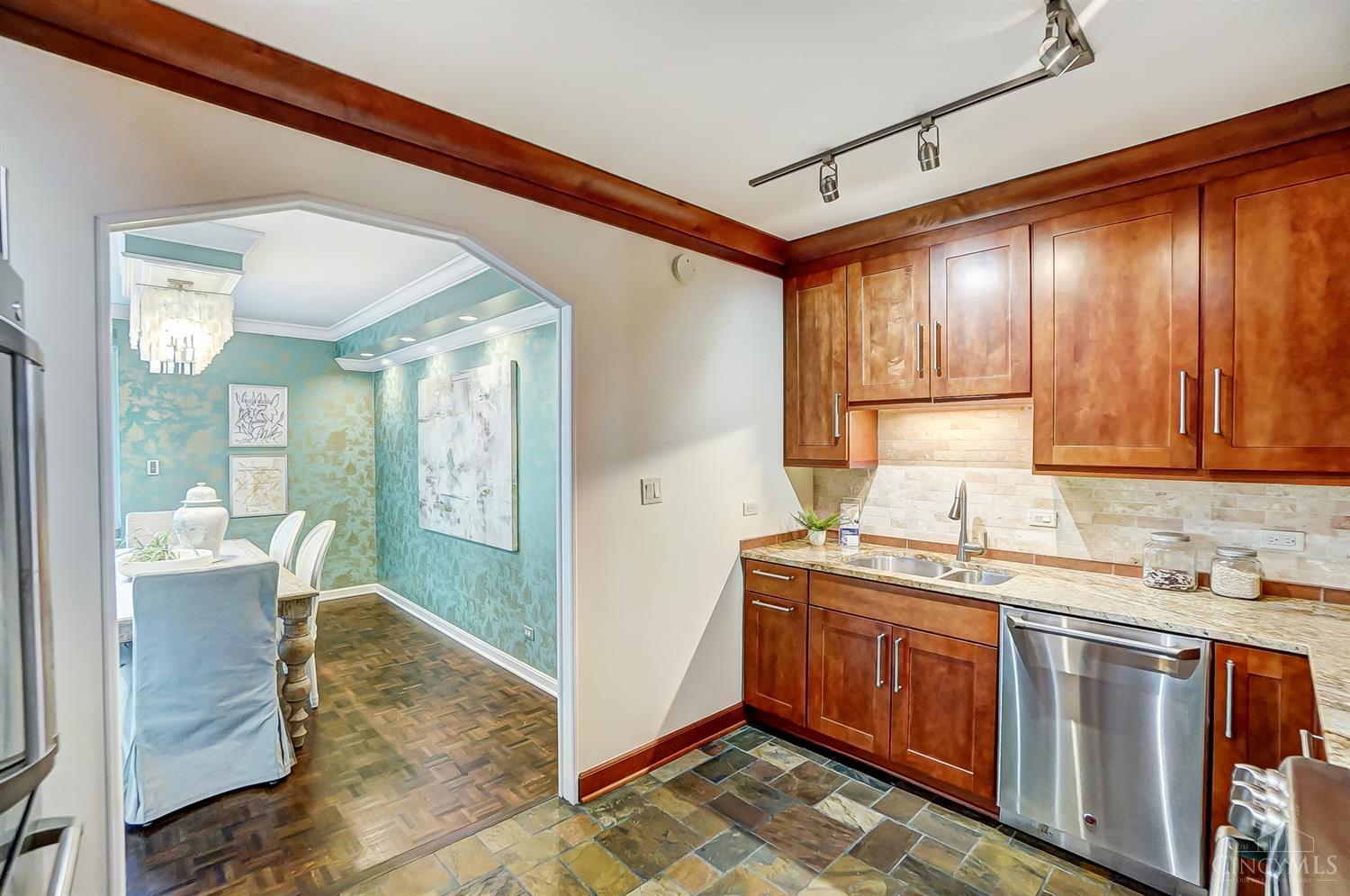 2401 Ingleside Avenue 3E