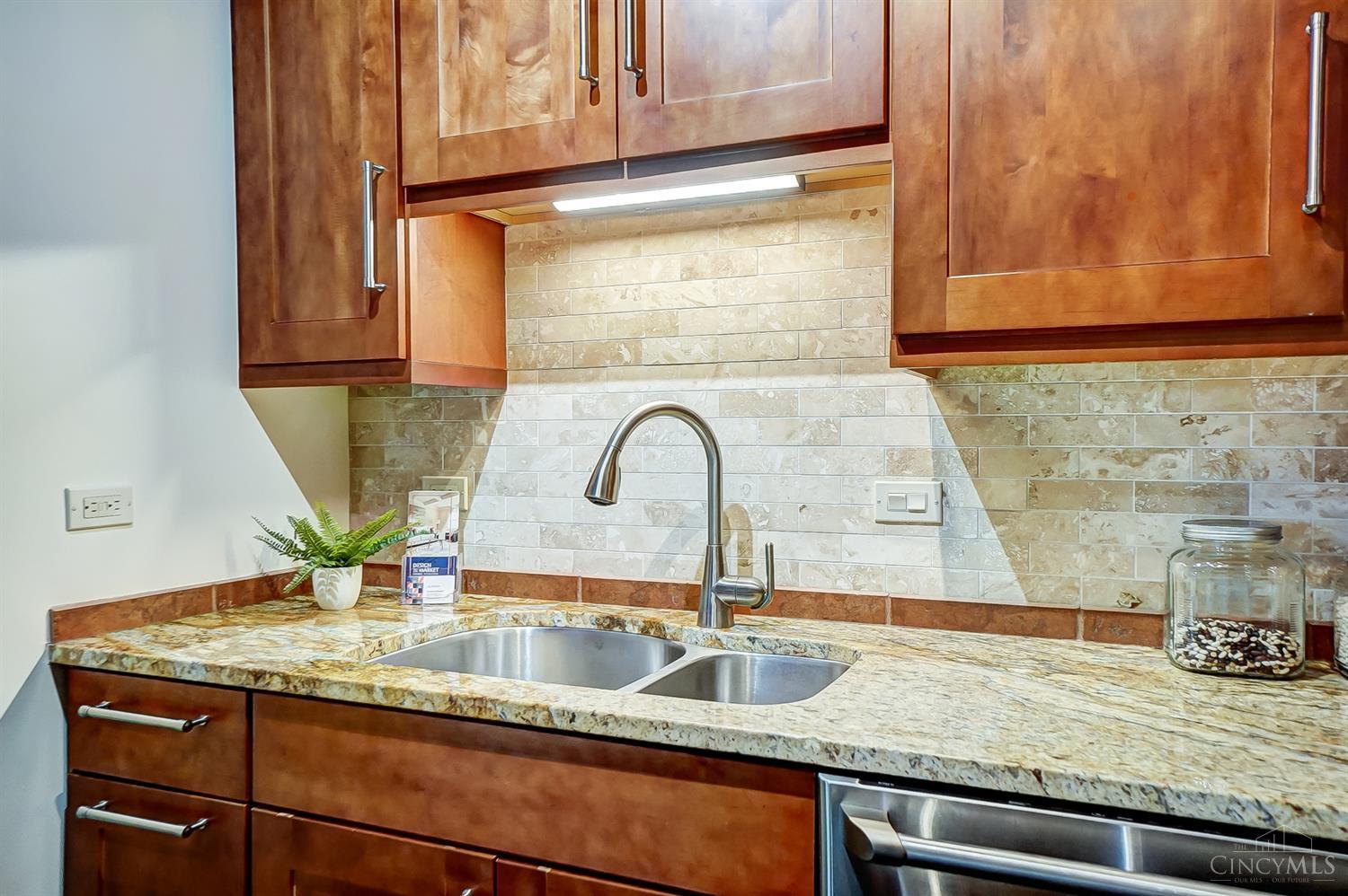 2401 Ingleside Avenue 3E