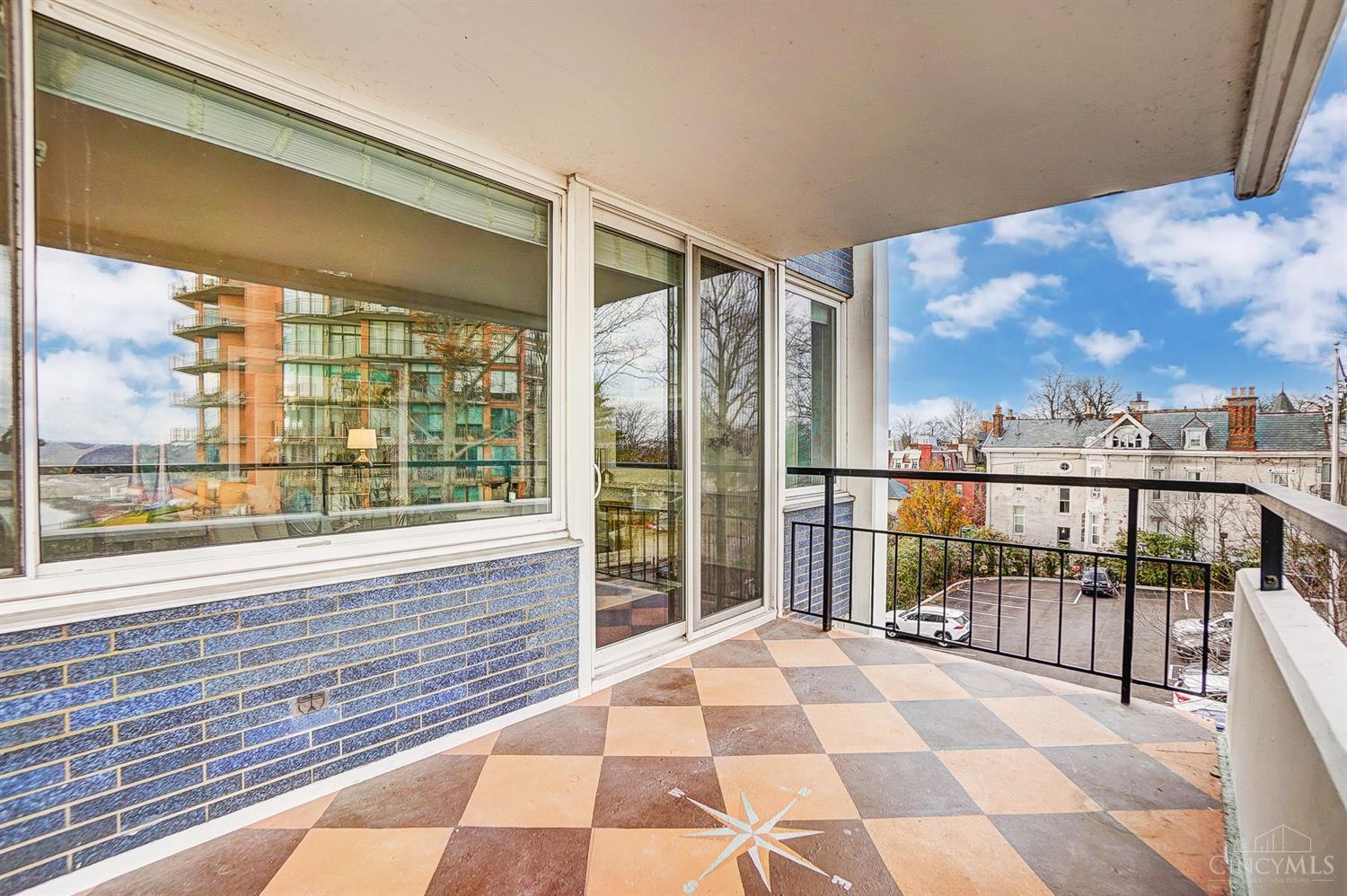 2401 Ingleside Avenue 3E