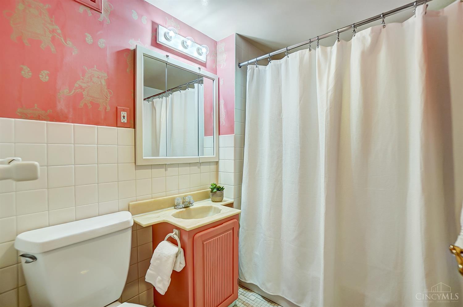 2401 Ingleside Avenue 3E