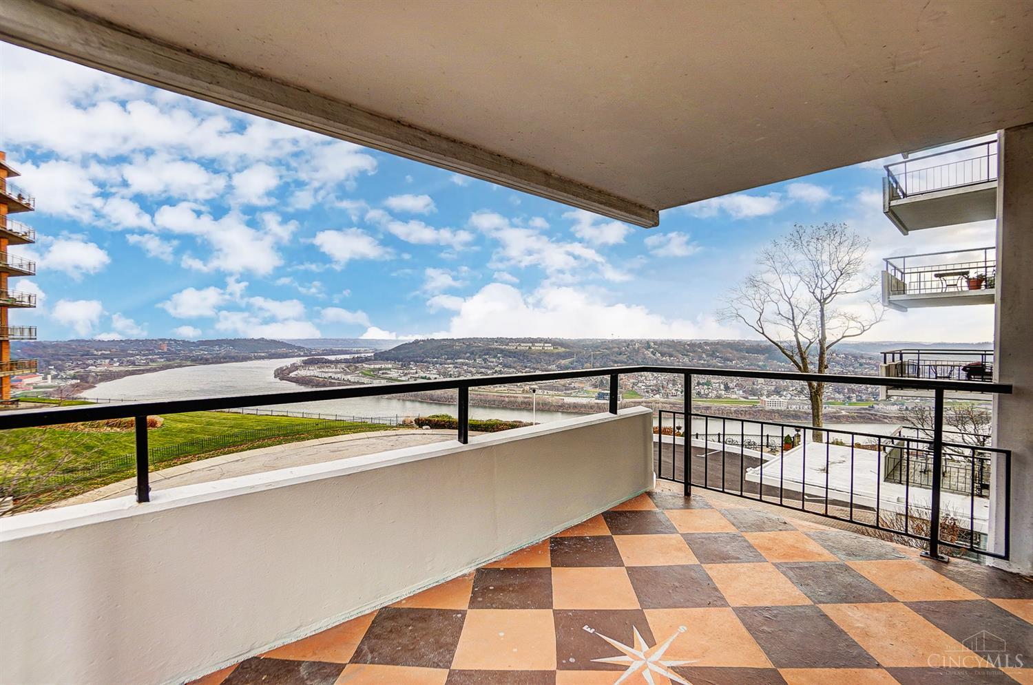 2401 Ingleside Avenue 3E