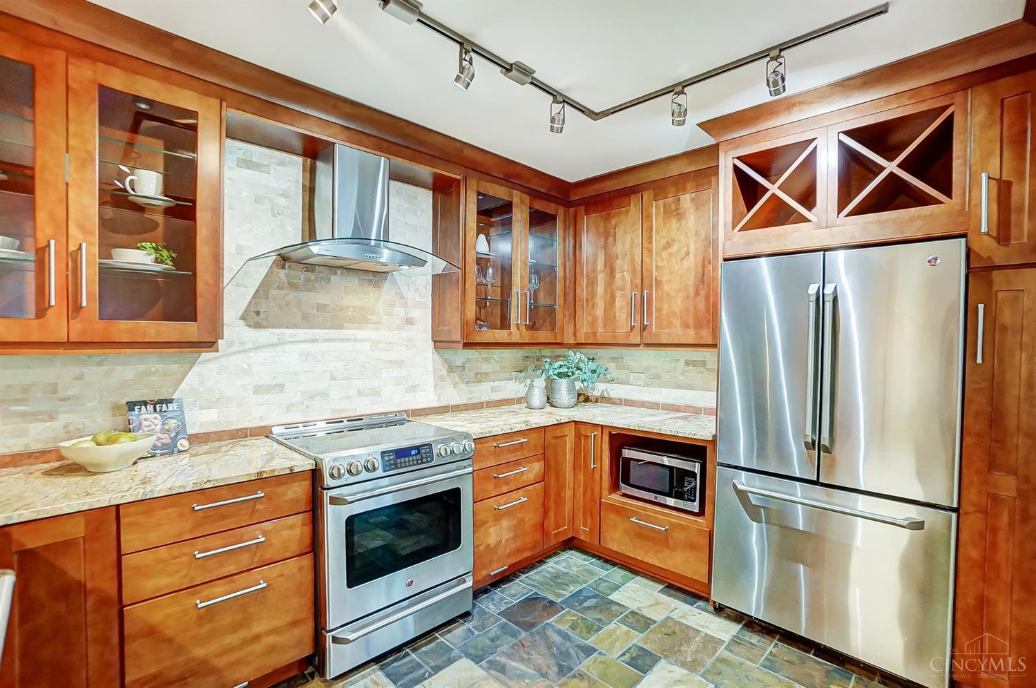 2401 Ingleside Avenue 3E