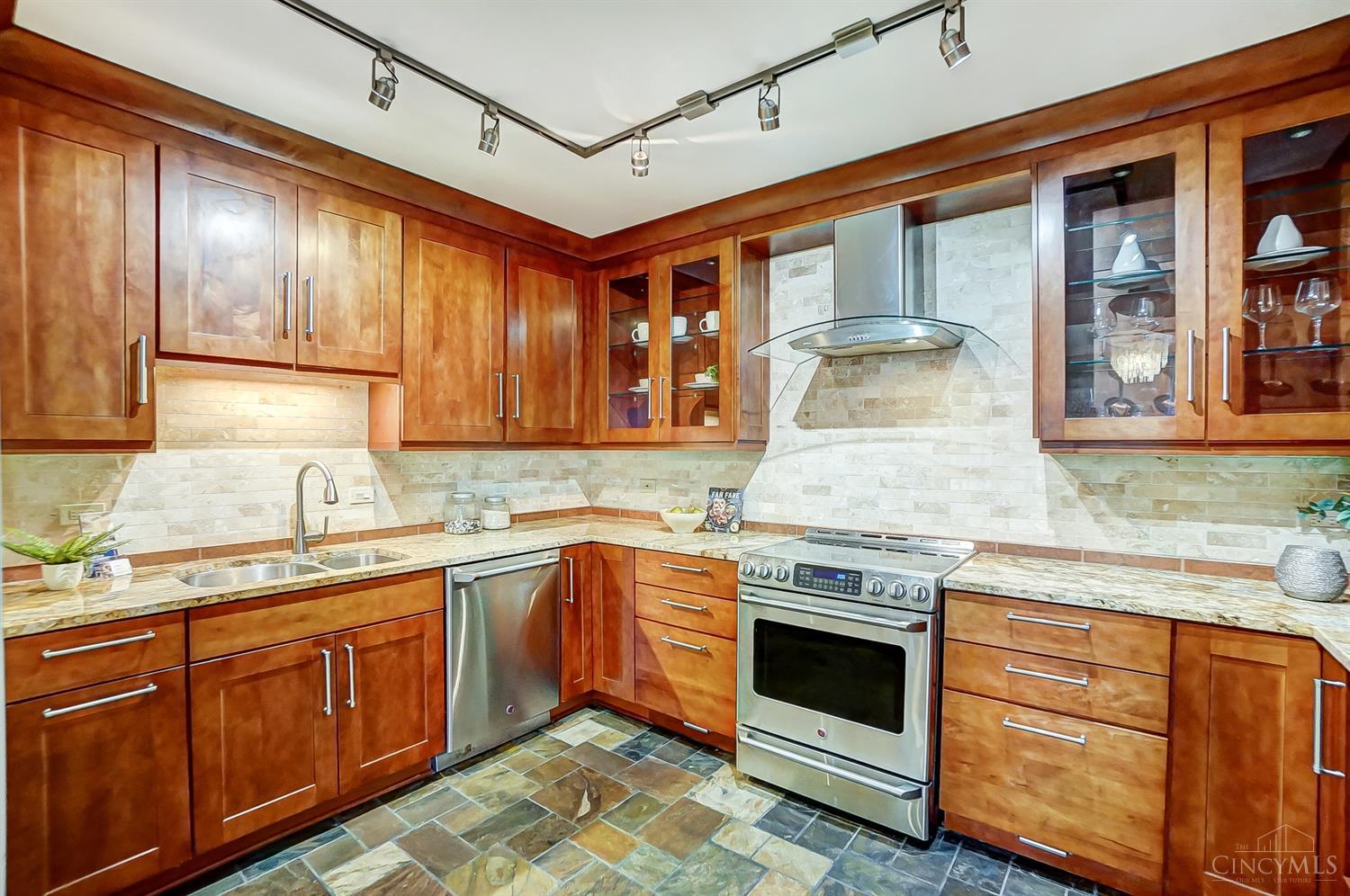 2401 Ingleside Avenue 3E