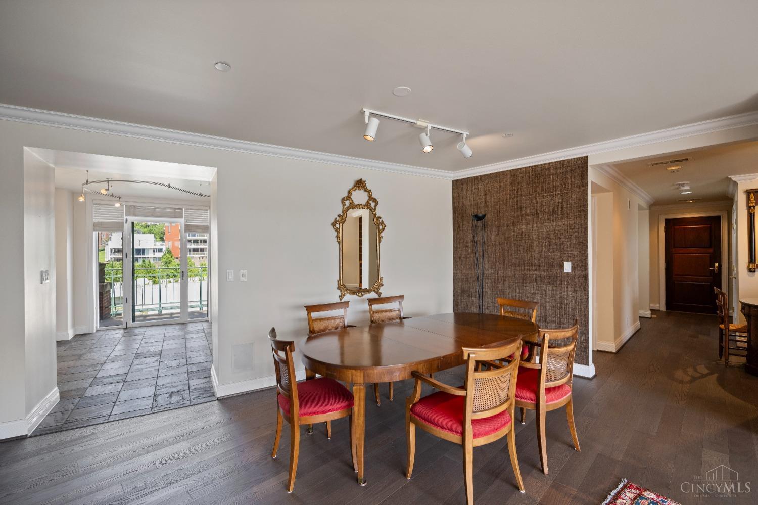 900 Adams Crossing 10400