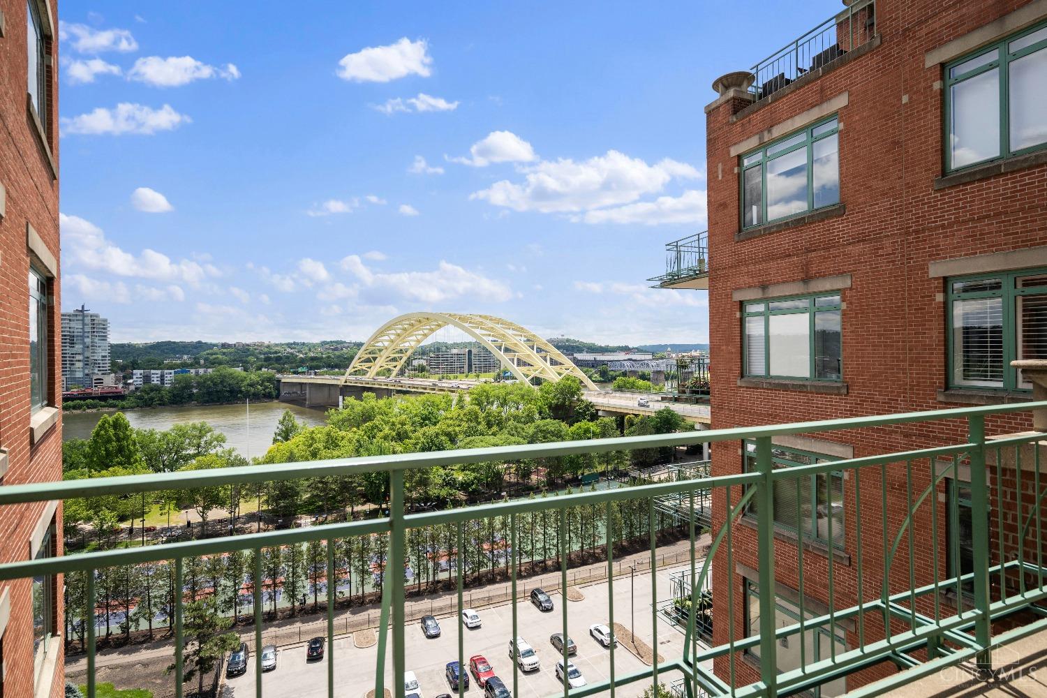 900 Adams Crossing 10400