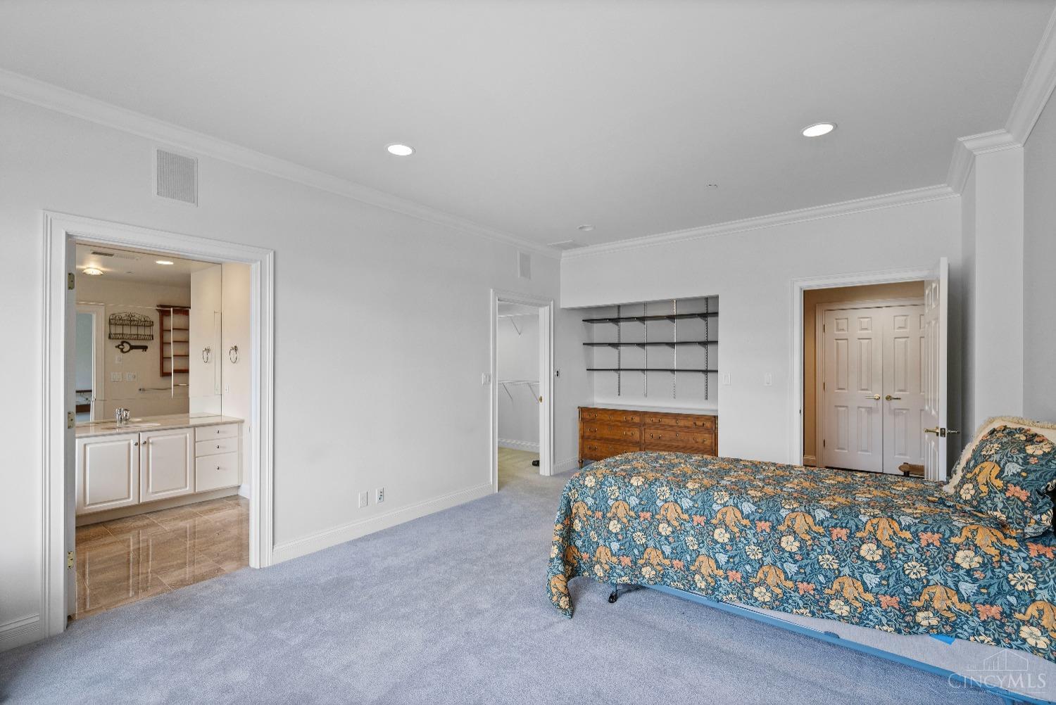 900 Adams Crossing 10400