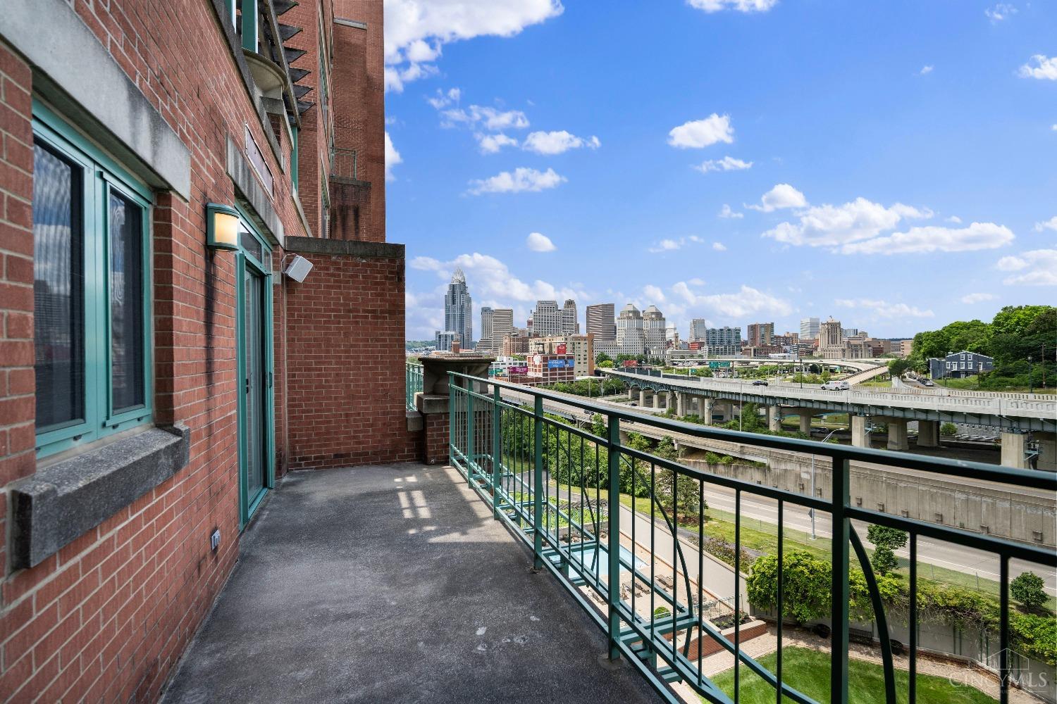 900 Adams Crossing 10400